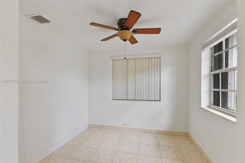 Villa ou maison à vendre à Miami, Floride: 5 chambres № 2075377 - photo 11
