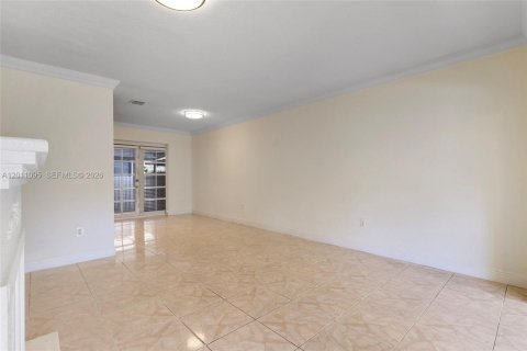 Villa ou maison à vendre à Miami, Floride: 5 chambres № 2075377 - photo 6