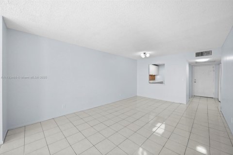 Condominio en alquiler en Hallandale Beach, Florida, 1 dormitorio, 76.18 m2 № 1696568 - foto 19