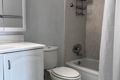 Condo in Hallandale Beach, Florida, 1 bedroom  № 1696568 - photo 7
