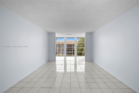 Copropriété à louer à Hallandale Beach, Floride: 1 chambre, 76.18 m2 № 1696568 - photo 14