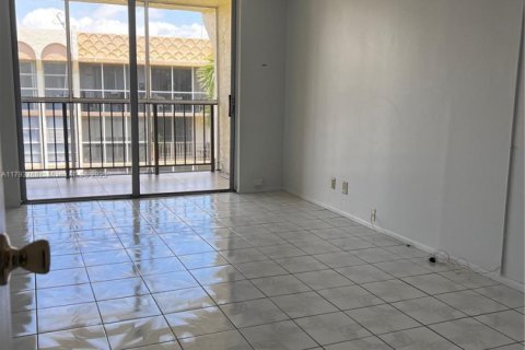 Condominio en alquiler en Hallandale Beach, Florida, 1 dormitorio, 76.18 m2 № 1696568 - foto 9