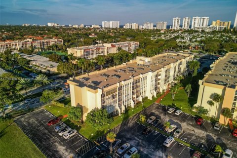 Copropriété à louer à Hallandale Beach, Floride: 1 chambre, 76.18 m2 № 1696568 - photo 24