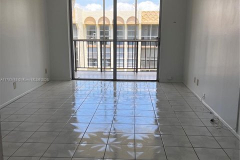 Condo in Hallandale Beach, Florida, 1 bedroom  № 1696568 - photo 8
