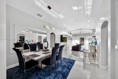 Купить виллу или дом в Майами, Флорида 3 спальни, 150.69м2, № 2074392 - фото 15