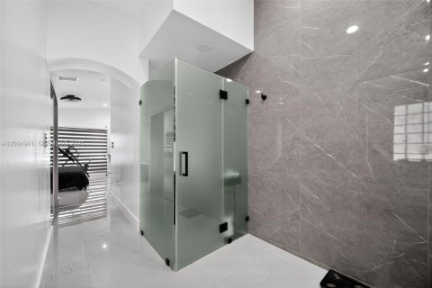 Купить виллу или дом в Майами, Флорида 3 спальни, 150.69м2, № 2074392 - фото 27