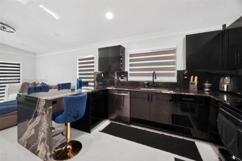Купить виллу или дом в Майами, Флорида 3 спальни, 150.69м2, № 2074392 - фото 21