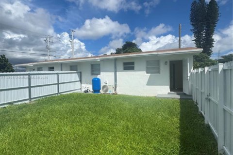 Adosado en alquiler en Miami, Florida, 3 dormitorios, 123.1 m2 № 1928120 - foto 3