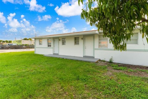 Adosado en alquiler en Miami, Florida, 3 dormitorios, 123.1 m2 № 1928120 - foto 1