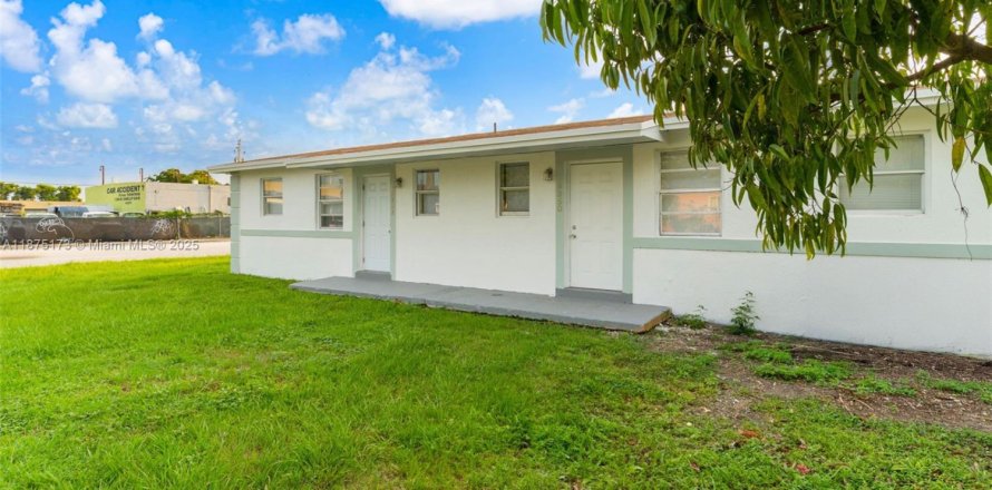 Adosado en Miami, Florida 3 dormitorios, 123.1 m2 № 1928120