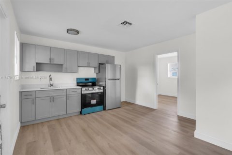 Adosado en alquiler en Miami, Florida, 3 dormitorios, 123.1 m2 № 1928120 - foto 6