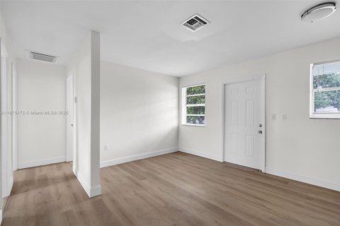 Adosado en alquiler en Miami, Florida, 3 dormitorios, 123.1 m2 № 1928120 - foto 14
