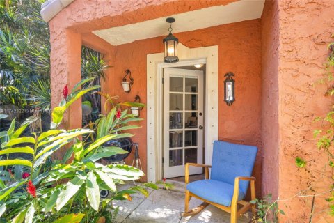 House in Coral Gables, Florida 5 bedrooms, 244.33 sq.m. № 1707883 - photo 19