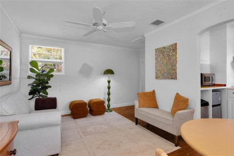 House in Coral Gables, Florida 5 bedrooms, 244.33 sq.m. № 1707883 - photo 20