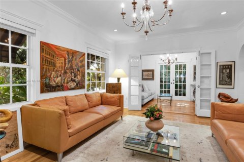 House in Coral Gables, Florida 5 bedrooms, 244.33 sq.m. № 1707883 - photo 3