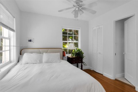 House in Coral Gables, Florida 5 bedrooms, 244.33 sq.m. № 1707883 - photo 21