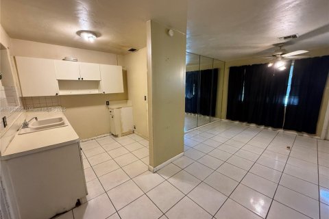 House in Riviera Beach, Florida 4 bedrooms, 157.93 sq.m. № 1929818 - photo 6