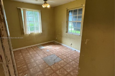 House in Riviera Beach, Florida 4 bedrooms, 157.93 sq.m. № 1929818 - photo 15