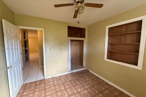 House in Riviera Beach, Florida 4 bedrooms, 157.93 sq.m. № 1929818 - photo 19