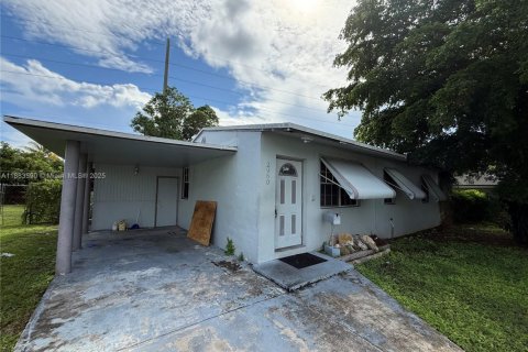 House in Riviera Beach, Florida 4 bedrooms, 157.93 sq.m. № 1929818 - photo 3