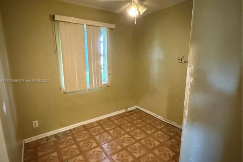 House in Riviera Beach, Florida 4 bedrooms, 157.93 sq.m. № 1929818 - photo 11