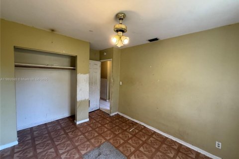House in Riviera Beach, Florida 4 bedrooms, 157.93 sq.m. № 1929818 - photo 17
