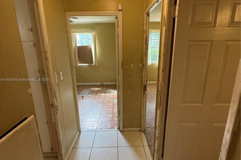 House in Riviera Beach, Florida 4 bedrooms, 157.93 sq.m. № 1929818 - photo 9