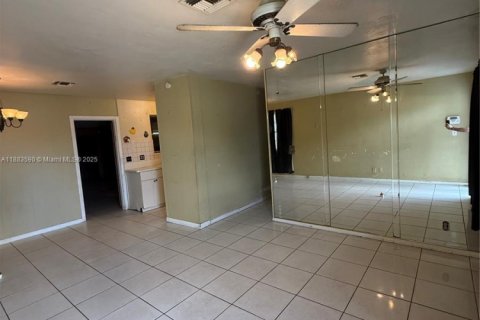 House in Riviera Beach, Florida 4 bedrooms, 157.93 sq.m. № 1929818 - photo 5