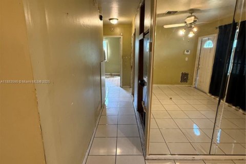 House in Riviera Beach, Florida 4 bedrooms, 157.93 sq.m. № 1929818 - photo 8