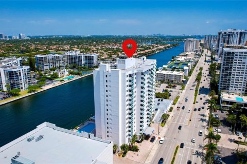 Condo in Hollywood, Florida, 1 bedroom  № 2041831 - photo 2