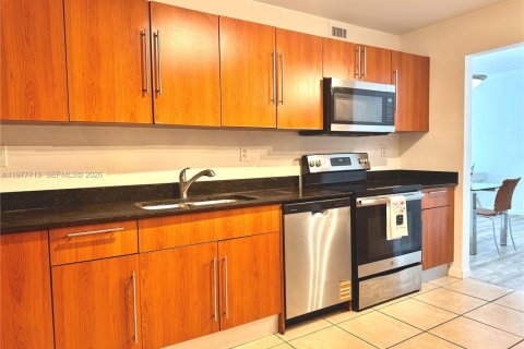 Condo in Hollywood, Florida, 1 bedroom  № 2041831 - photo 10