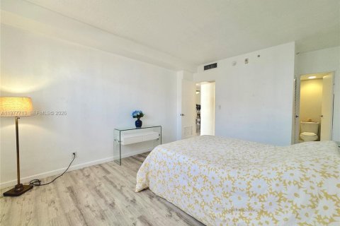 Condo in Hollywood, Florida, 1 bedroom  № 2041831 - photo 15