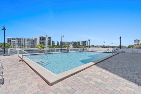 Condo in Hollywood, Florida, 1 bedroom  № 2041831 - photo 23
