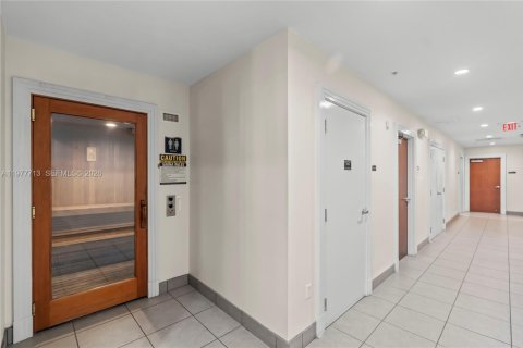 Condo in Hollywood, Florida, 1 bedroom  № 2041831 - photo 25