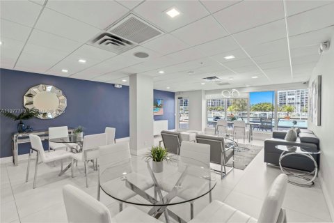 Condo in Hollywood, Florida, 1 bedroom  № 2041831 - photo 27