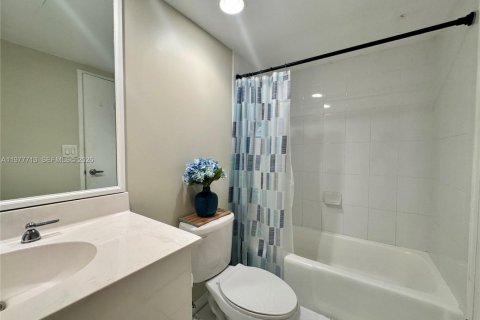 Condo in Hollywood, Florida, 1 bedroom  № 2041831 - photo 19
