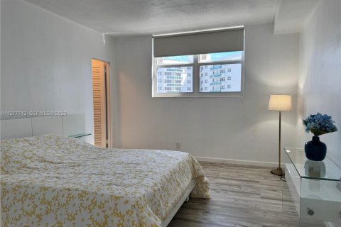 Condo in Hollywood, Florida, 1 bedroom  № 2041831 - photo 14