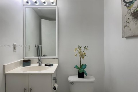 Condo in Hollywood, Florida, 1 bedroom  № 2041831 - photo 13