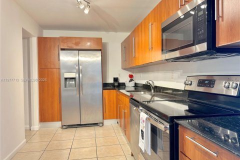 Condo in Hollywood, Florida, 1 bedroom  № 2041831 - photo 11