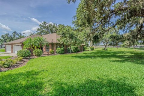 House in Zephyrhills, Florida 2 bedrooms, 175.49 sq.m. № 1826682 - photo 11