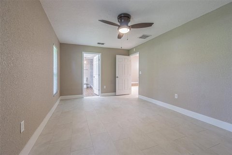 House in Zephyrhills, Florida 2 bedrooms, 175.49 sq.m. № 1826682 - photo 18