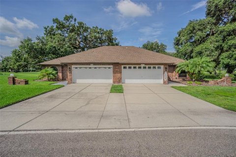 House in Zephyrhills, Florida 2 bedrooms, 175.49 sq.m. № 1826682 - photo 21