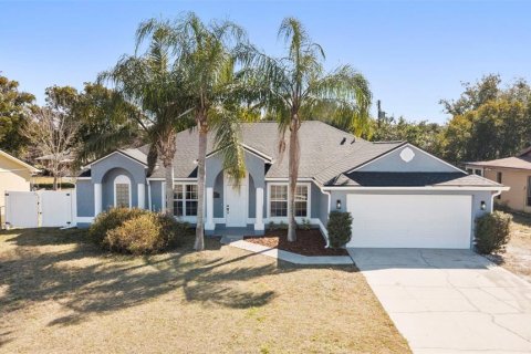 Villa ou maison à Deltona, Floride 4 chambres, 189.71 m2 № 2149471