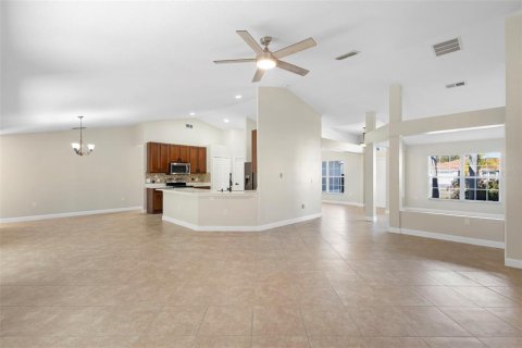 Villa ou maison à vendre à Deltona, Floride: 4 chambres, 189.71 m2 № 2149471 - photo 6