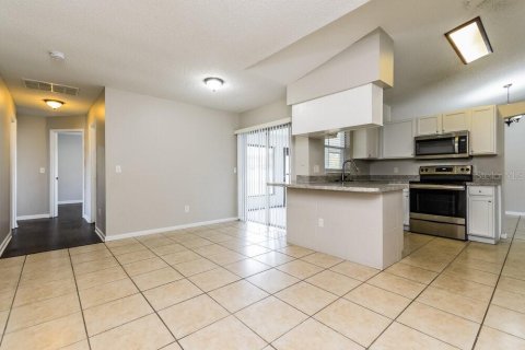 Villa ou maison à louer à Kissimmee, Floride: 4 chambres, 172.33 m2 № 2425236 - photo 7