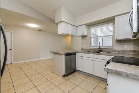 Villa ou maison à louer à Kissimmee, Floride: 4 chambres, 172.33 m2 № 2425236 - photo 8