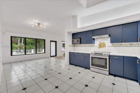 Villa ou maison à vendre à South Miami, Floride: 4 chambres, 247.96 m2 № 2025407 - photo 5
