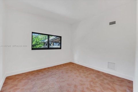 Villa ou maison à vendre à South Miami, Floride: 4 chambres, 247.96 m2 № 2025407 - photo 10