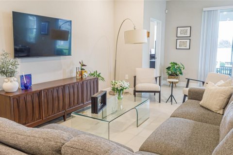 Villa ou maison à louer à Bradenton, Floride: 4 chambres, 191.01 m2 № 2412586 - photo 8