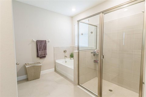 Villa ou maison à louer à Bradenton, Floride: 4 chambres, 191.01 m2 № 2412586 - photo 19